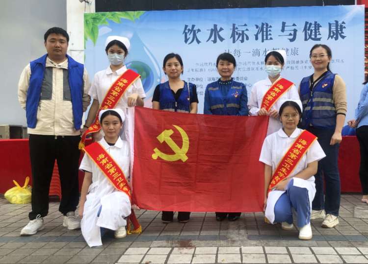 我校临床学科党支部开展饮用水标准与健康宣传活动005.jpg