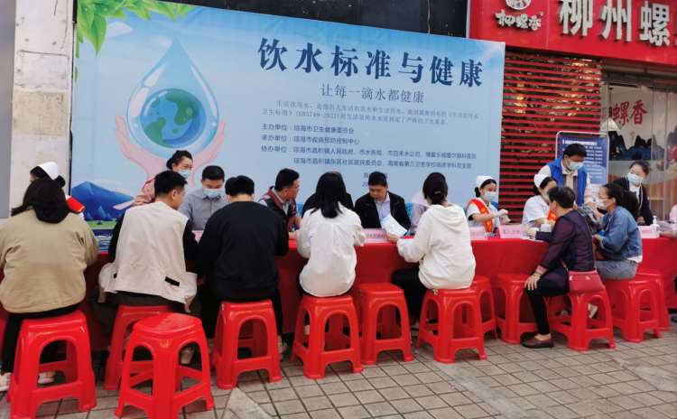我校临床学科党支部开展饮用水标准与健康宣传活动002.jpg