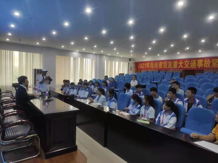 1634739809304204.jpg 紧急医疗救援拉练演练001.jpg