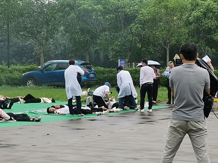 1634739847375448.jpg 紧急医疗救援拉练演练009.jpg