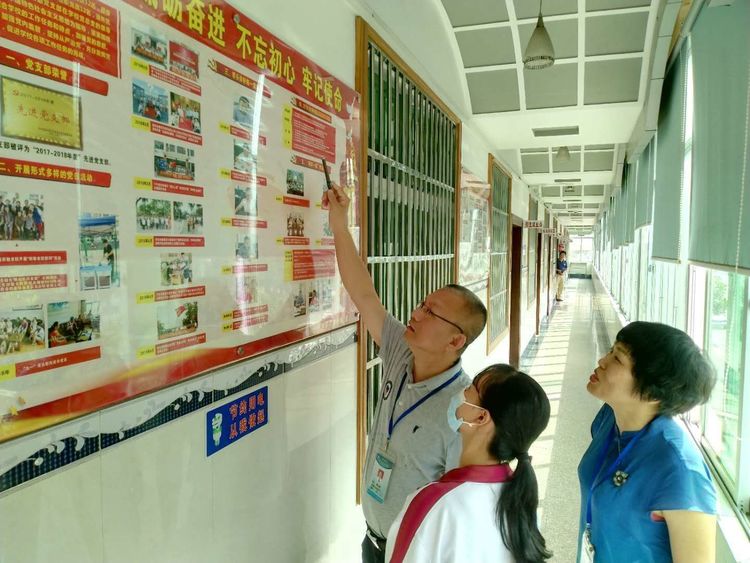 海南省第三卫生学校开展校园文字纠错“啄木鸟”行动001.jpg