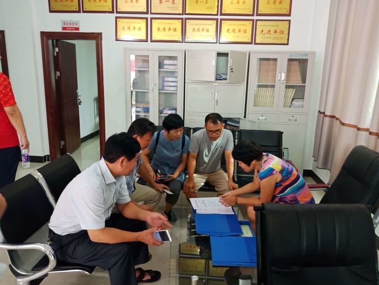 1590374577666521.jpg 海南省第三卫生学校开展推普助力脱贫攻坚活动007.jpg