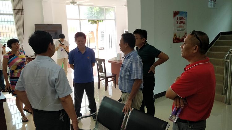 1590374571987615.jpg 海南省第三卫生学校开展推普助力脱贫攻坚活动006.jpg